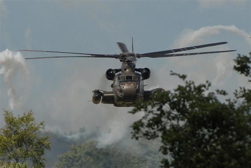 Low level flying of German Army CH-53 at Heuberg range.jpg - jens.schymura@onlinehome.de